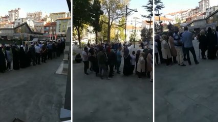 Kütahya'da ucuz yağ kuyruğu: "Vatandaşa 'telefonunu çıkart' diyen çok bilmişler, bu kuyruklara ne diyeceksiniz"