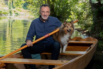Frédéric Lopez fait son grand retour à la télé avec « Un dimanche à la campagne » sur France 2… Une émission intimiste qui révèle l’itinéraire de personnalités Françaises