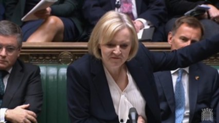 Truss se aferra al cargo pese a las turbulencias en su Gobierno