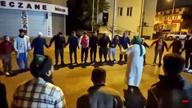 Sakarya'da nakşibendi tarikatı sokakta zikir çekti