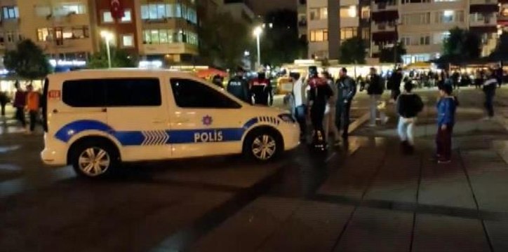 Son Dakika | Kent meydanı karıştı, onlarca kişi tekme tokat kavga etti