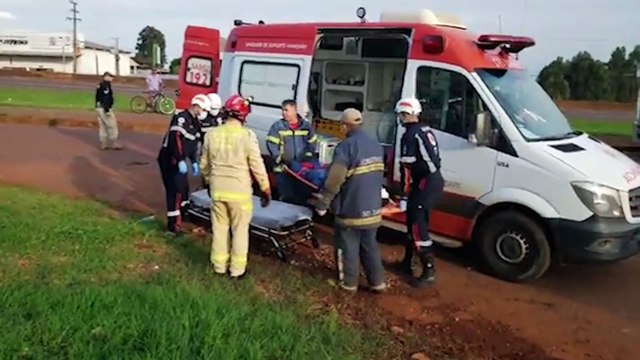 Três pessoas ficam feridas em colisão na marginal da BR-277