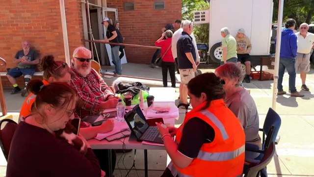 Floods destroy Victorian town Rochester's sewerage system, Coliban Water urges residents not to flush toilets
