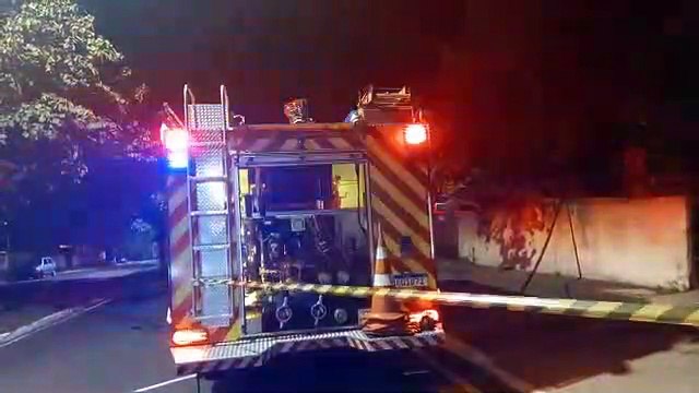 Incêndio causa muitos estragos em cozinha de residência em Umuarama