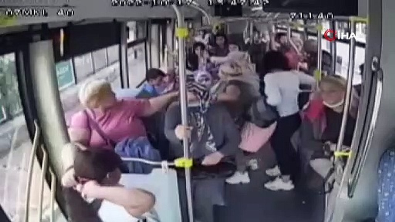 Halk otobüsünde fenalık geçiren kadının imdadına şoför yetişti