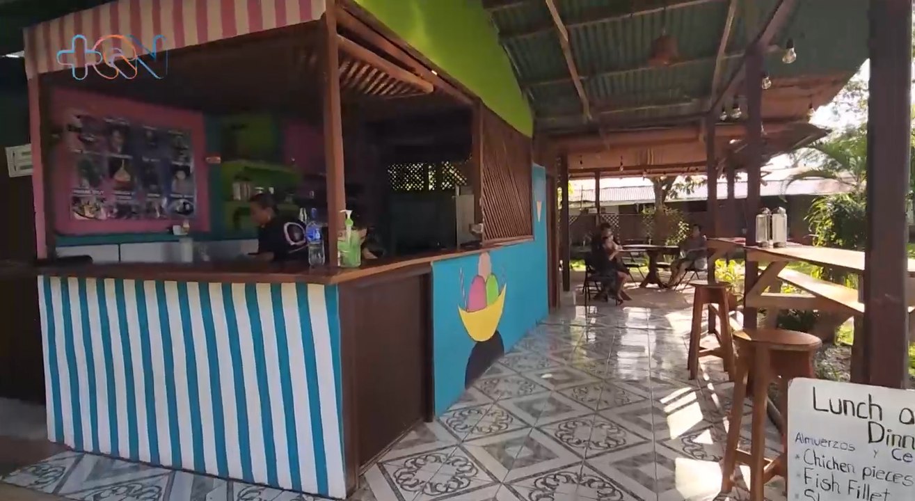 mqn-Turistas viajan a Costa Rica para conocer u...