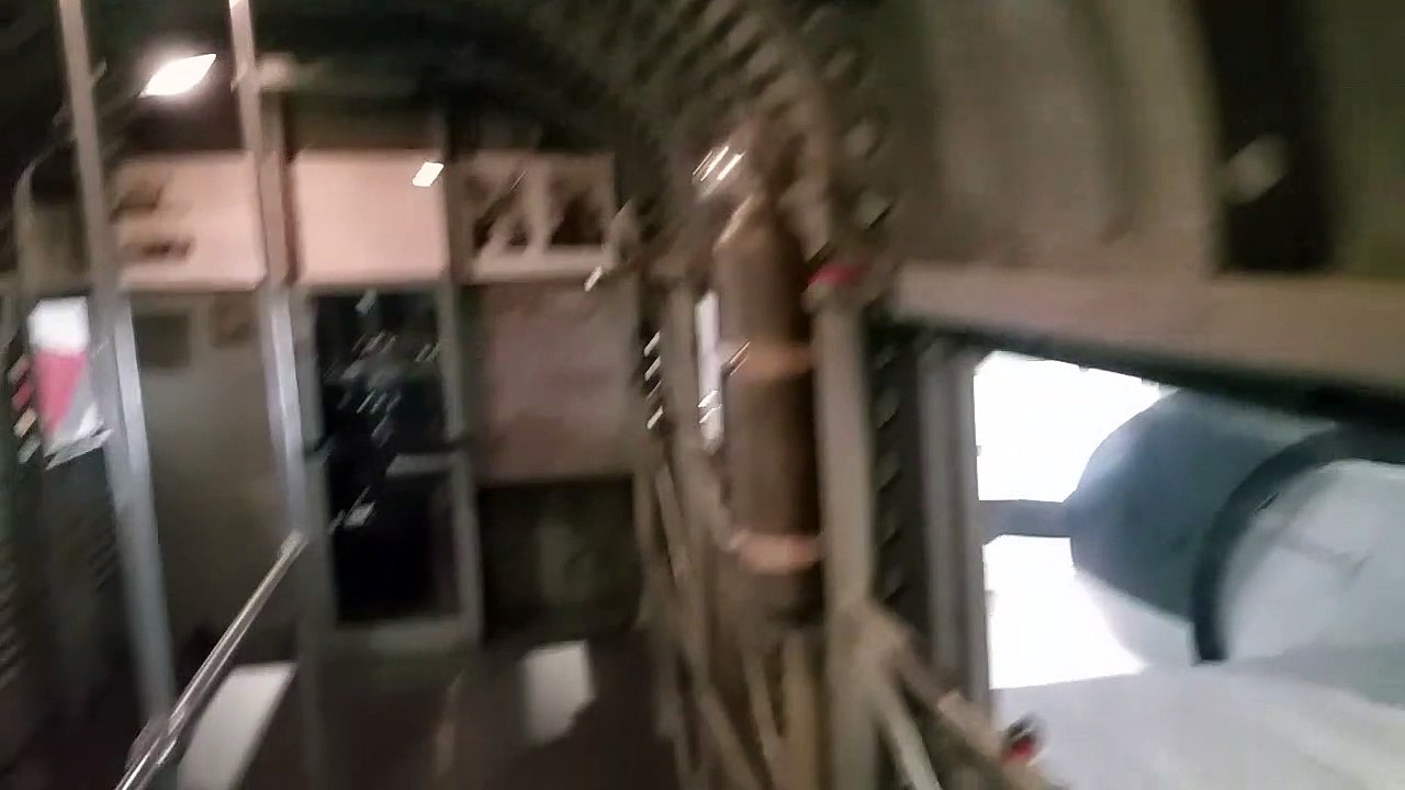 in einem uralten Flugzeug