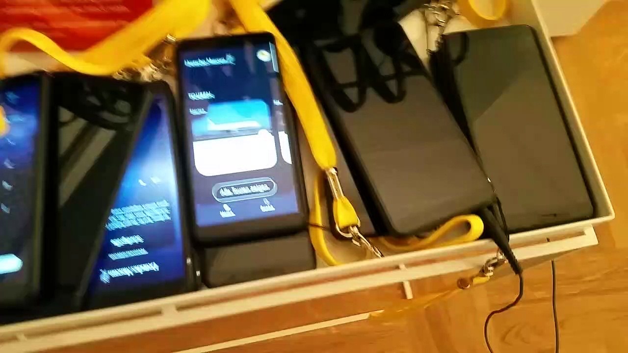 museum guide smartphones