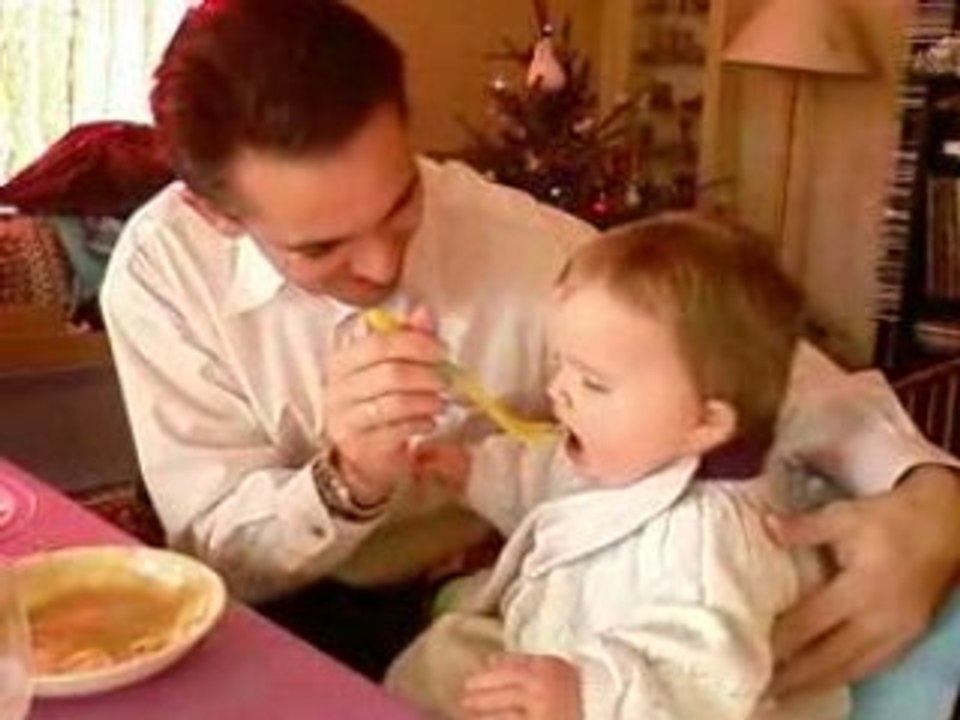 Je mange (avec papa)