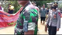 Kapolres Lamandau Bersama Unsur Forkopimda Berikan Bantuan Sembako Di Kelurahan Nanga Bulik Dan Desa Batu Kotam