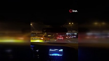 Makas atarken kaza yapan aracın motoru yola düştü