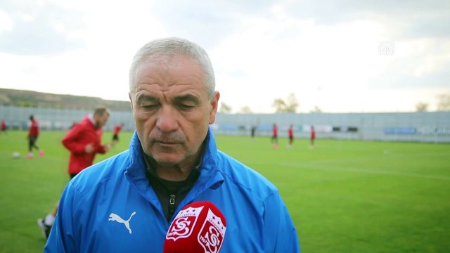 Sivasspor Teknik Direktörü Rıza Çalımbay, Trabzonspor karşısında takımına güveniyor