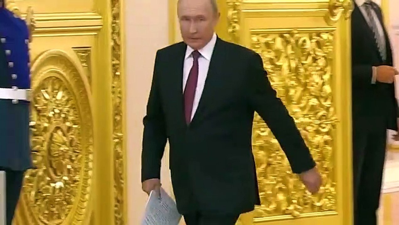 Zelenski califica la ley marcial de Putin de "histeria de los camaradas chequistas"