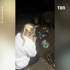 Loana au milieu des détritus et des sangliers : cette vidéo très étrange