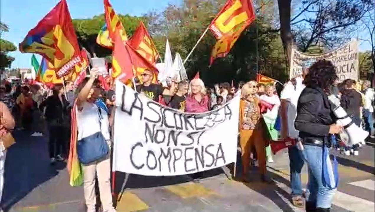 Piombino, il corteo contro il rigassificatore