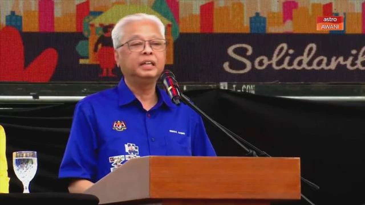 'Saya masih sebahagian daripada persatuan penjaja Malaysia,' - PM