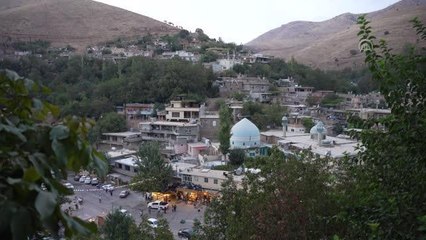 Irak-İran sınırında akarsu manzaralı çay ocağında, iki ülkenin para birimi geçiyor