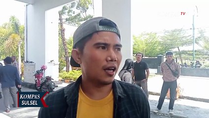 Korban Banjir Demo Pecahkan Kaca DPRD