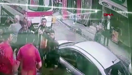 Ambulansa yol verilmedi, esnaf ve sağlık çalışanları birbirine girdi