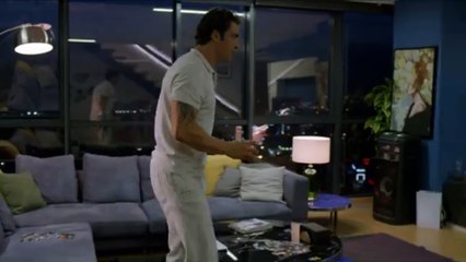 Gecenin Ucunda- Episode 3- Kazim brings the box to Macide/She hugs him - English Subtitles