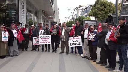 Vanlı aileler HDP İl Başkanlığı önündeki eylemlerini sürdürdü