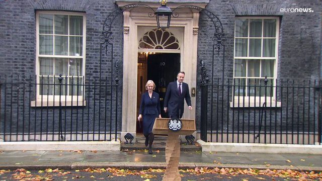 Лиз Трасс объявила об уходе с поста лидера партии тори