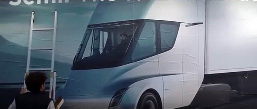 La pub Renault Trucks VS Tesla : juste mythique