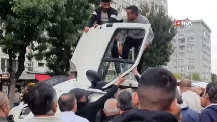 Devrilen minibüsten burunları bile kanamadan çıktılar