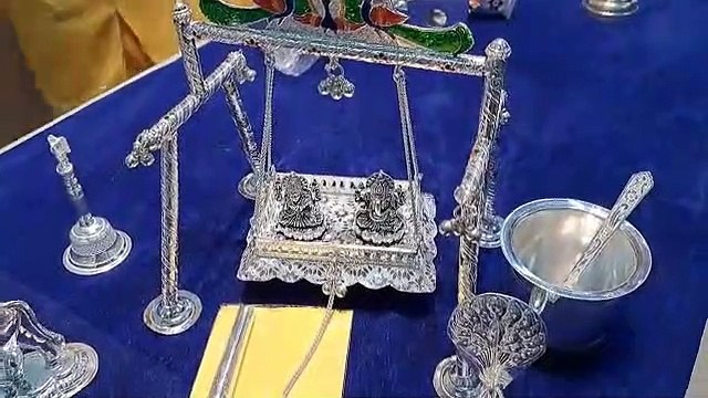 धनतेरस-दीपोत्सव का स्वागत करने के लिए सजने लगा बाजार