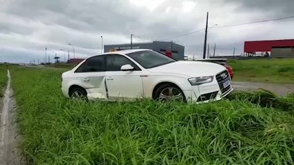 Audi vai parar na valeta da BR-467 em Cascavel após aquaplanagem