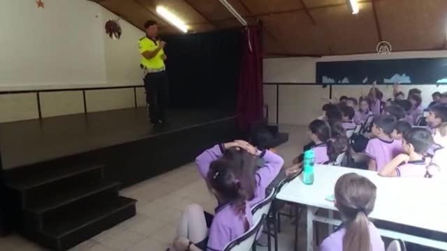 Muğla gündem haberleri | Datça'da polis ve jandarma ilkokul öğrencilerine trafik eğitimi verdi