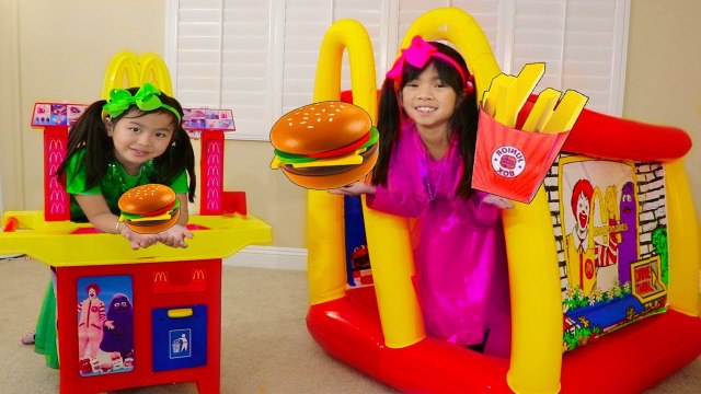 Emma & Jannie Pretend Play w- McDonalds Hamburger Restaurant Food Toys