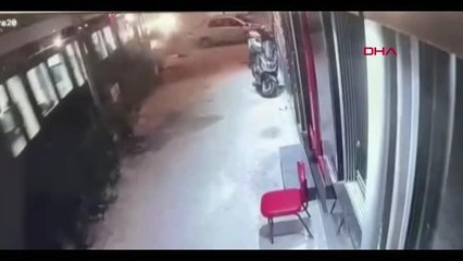 İSTANBUL-EYÜPSULTAN'DA TRAMVAY OTOMOBİLE ÇARPTI