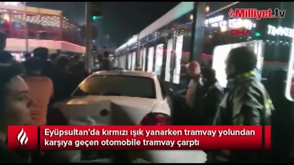 Eyüpsultan'da tramvay otomobile çarptı