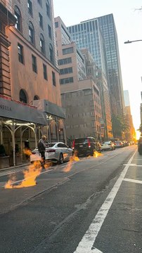 Fumer des trous d'homme pendant l'heure d'or à new york - Buzz Buddy