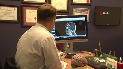 Doç. Dr. Cüneyt Göçmez: "Tümör bazen gülme krizi ile gelir"