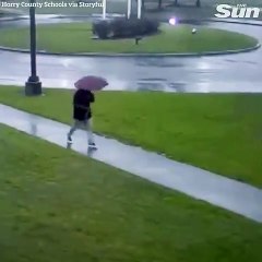 Hombre se salva de ser alcanzado por un rayo