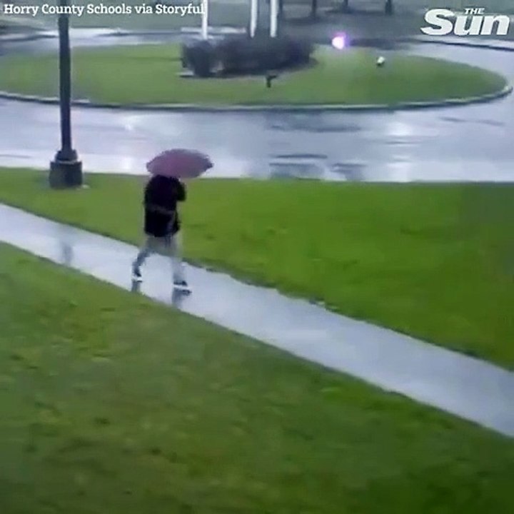 Hombre se salva de ser alcanzado por un rayo