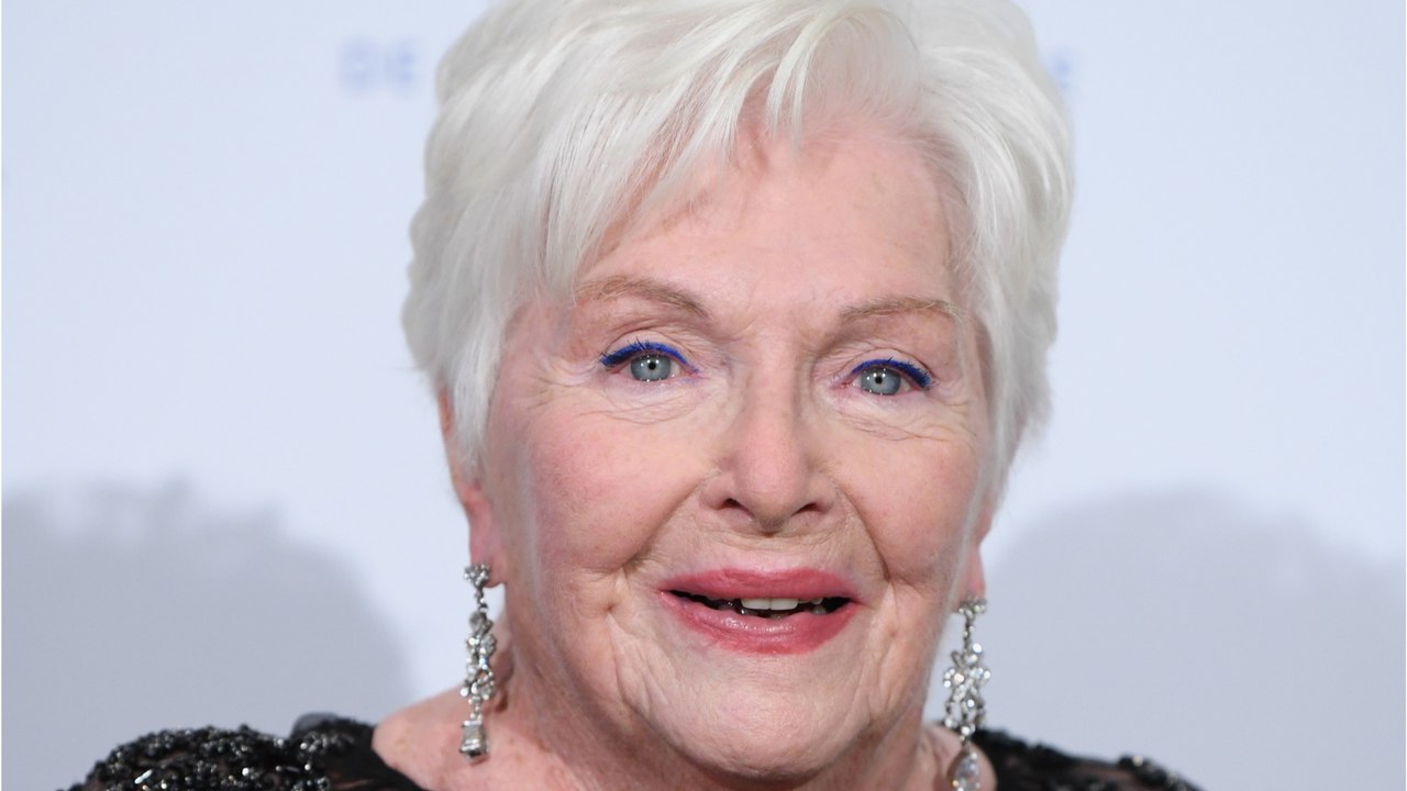 GALA VIDEO - PHOTO - Line Renaud aux anges, elle annonce une heureuse nouvelle !