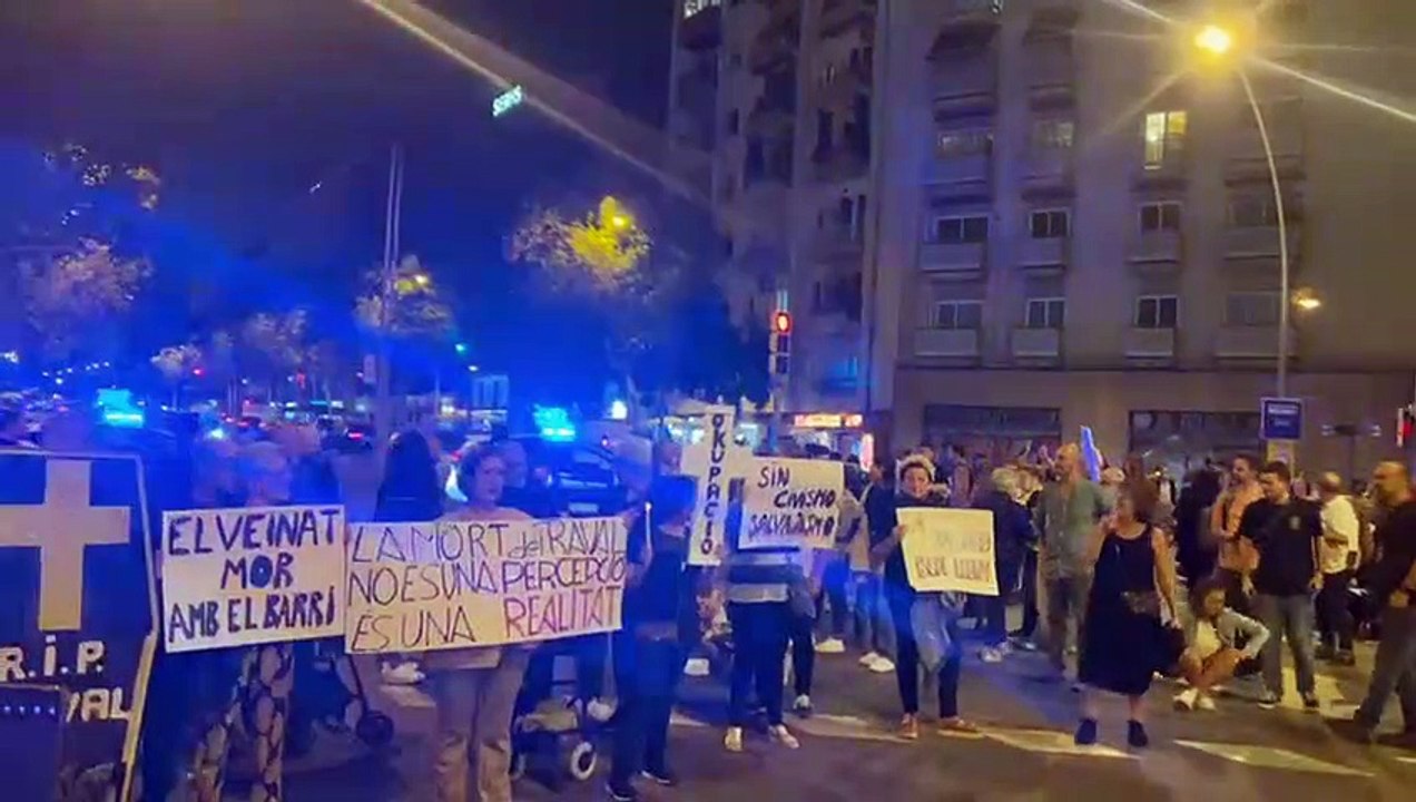 Vecinos de El Raval de Barcelona protestan contra la suciedad y la ...