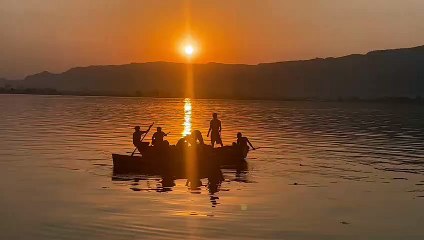 देखें Video-आनासागर झील पर सर्द संवलाई शाम में सूर्य ने बिखेरी स्वर्णिम रश्मियां
