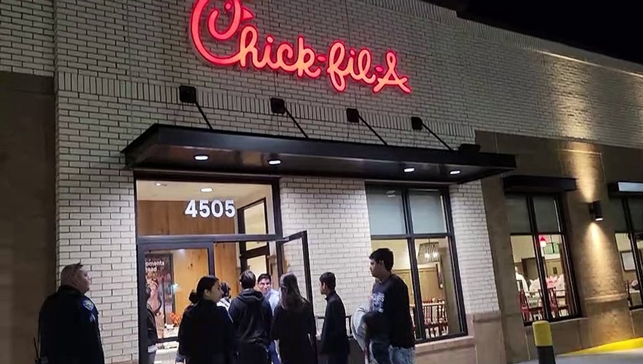 Primeros clientes en Chick-fil-A de Río Grande