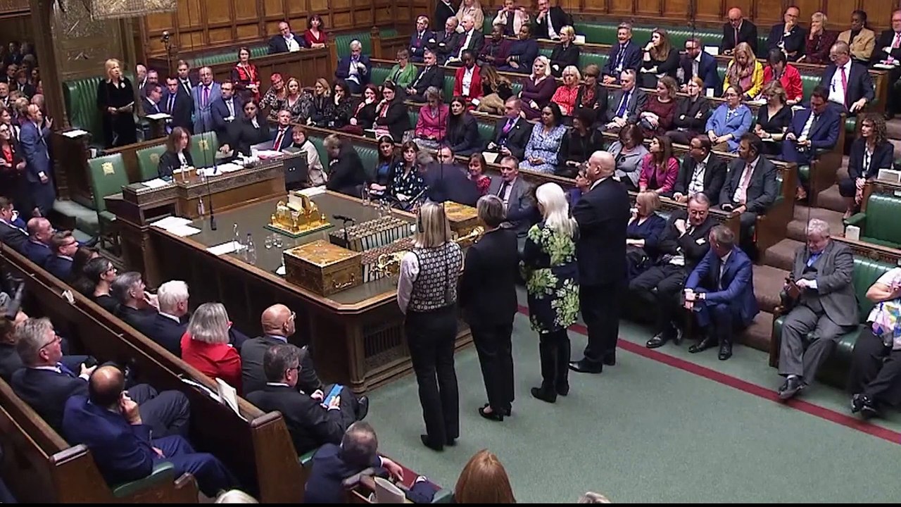 Los conservadores británicos se ven al borde del abismo