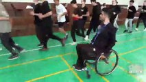Engelli bir beden eğitimi öğretmeni