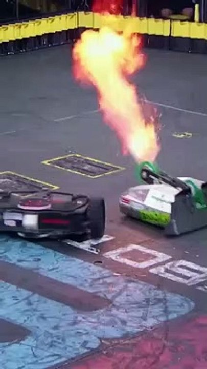 It's raining fire everywhere  #battlebots #fyrefestival #foryourpage #fypm #yourpage #fyppage #fypage #fypchallenge #fypシ #foryou #trending #viral #fyp #tiktok #tiktokdance #funnyvideos #funny #explorepage #exploremore #aesthetic #hiburan #bestvideo #kome