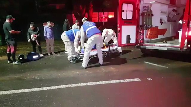 Motociclista sofre queda ao desviar de buraco e é socorrido pelo Siate no Centro