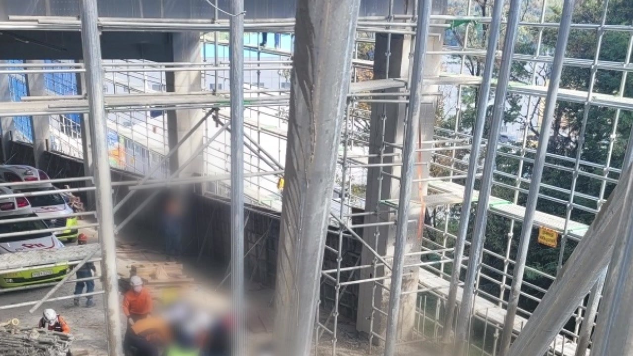 경기 안성 저온물류창고 공사현장에서 노동자 추락 사고...1명 사망·4명 부상 / YTN