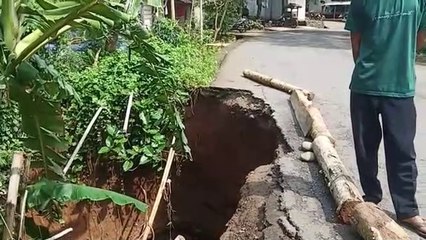 Ruas Jalan Mekarmukti Arah Bungbulang Tepatnya Di Kp. Tegalbuleud Alami Longsor Akibat Intensitas Hujan Tinggi
