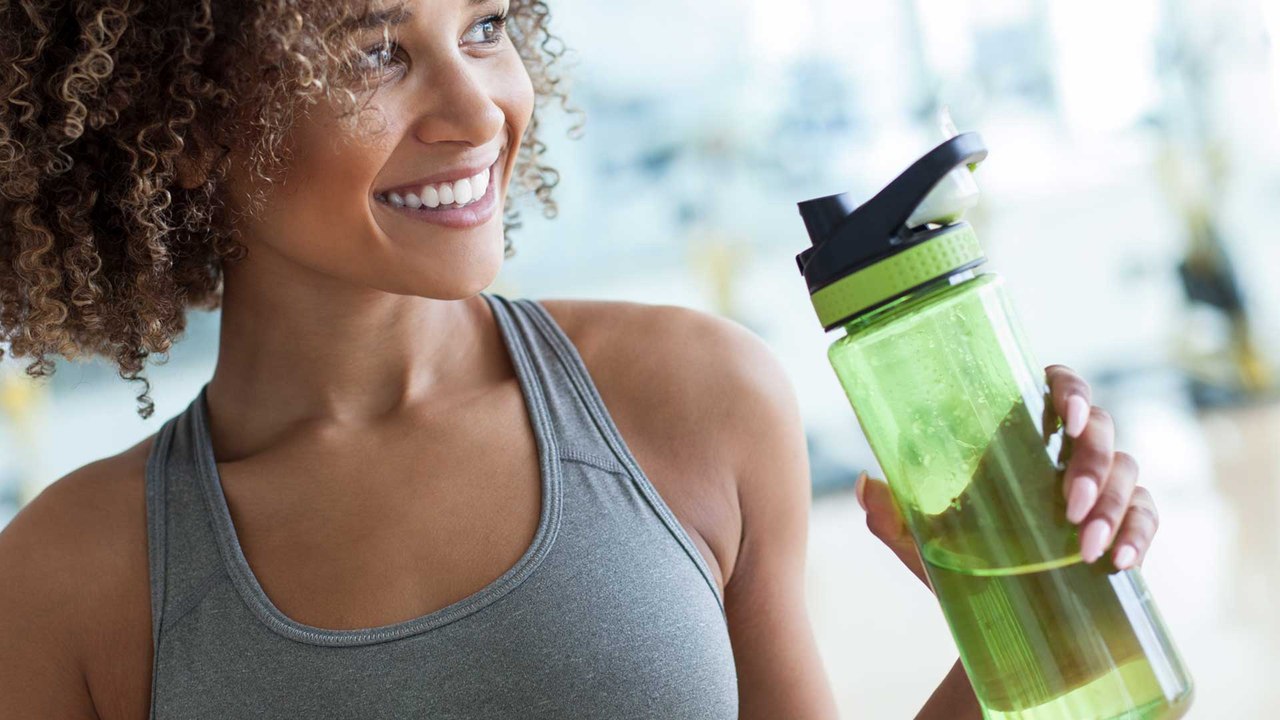 Alltags-Tricks: So könnt ihr eure Trinkflasche ganz einfach reinigen