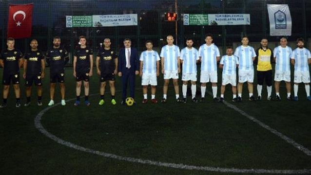 Kalp krizinden ölen arkadaşının anısına düzenlenen futbol turnuvasında kalp krizi geçirip öldü